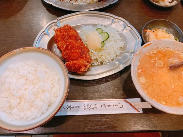 新宿3丁目の老舗とんかつ店 王ろじ でランチ 歩いてローカル 新宿3丁目の老舗とんかつ店 王ろじ でランチ 歩いてローカル