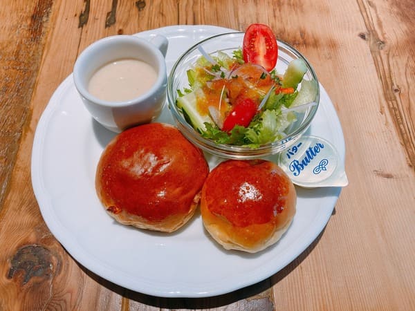 カフェレストラン デイジイ パンがおかわり自由 東川口で人気のベーカリー直営店でランチ 歩いてローカル